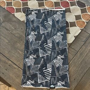 Turtle Fur Geometric Black and White Neck Gator